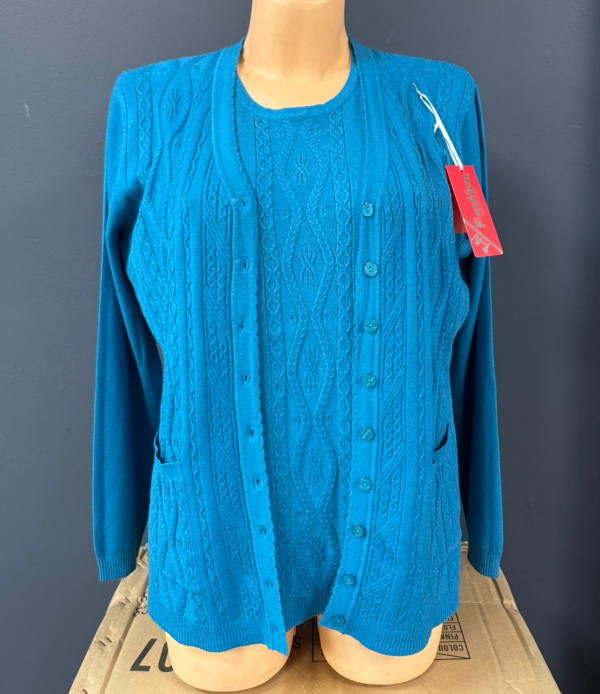 Narzutki damskie Roz L-3XL. 1 kolor. Paczka 10 szt